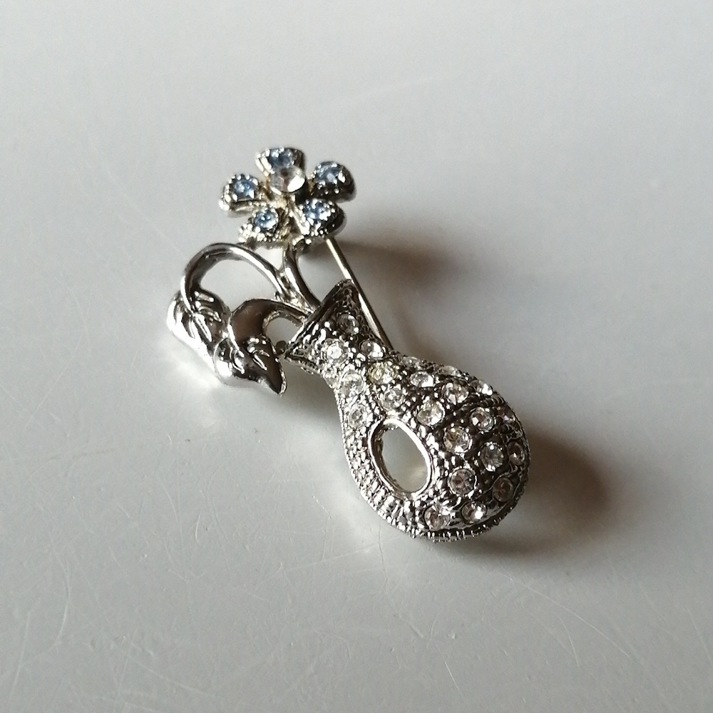 ✴️3/$25✴️Vintage Brooch Unisex Flower Vase Clear & Blue Diamanté Silverton - Picture 3 of 7